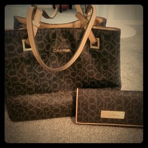 Calvin Klein Signature leather purse & wallet